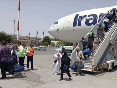 از سرگیری پروازهای بازگشت حجاج به کشور با فرود نخستین هواپیما در مشهد