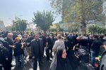 همراهی شخصیت‌ها با مردم در تشییع «شهدای اقتدار ملی»