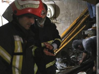 مهار حریق بازار شهر رشت به کمک آتش نشانان