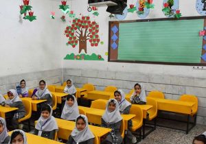 ۳۰۰ هزار معلم بلاتکلیف در کشور داریم