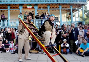 چهاردهمین جشنواره تئاترخیابانی شهروند لاهیجان آغاز بکارکرد