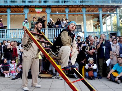 چهاردهمین جشنواره تئاترخیابانی شهروند لاهیجان آغاز بکارکرد