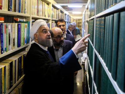 محققان و علما کتابهایشان را به کتابخانههای عمومی اهدا کنند