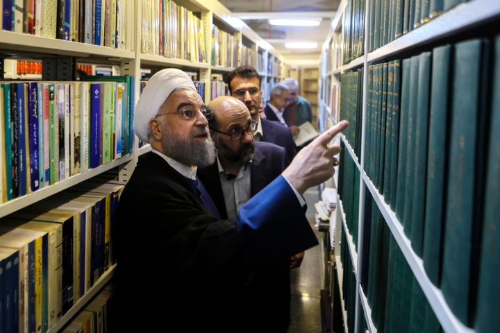 محققان و علما کتاب‌هایشان را به کتابخانه‌های عمومی اهدا کنند