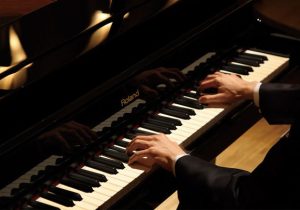 اجرای «رسیتال پیانو» در تالار رودکی و معرفی خواننده «خنیاشهر»