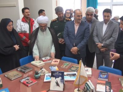 نمایشگاه کتاب و عکس و آثار دفاع مقدس در عباسآباد