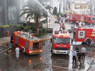 آتش سوزی گسترده در یکی از بزرگترین فروشگاههای لباس چالوس