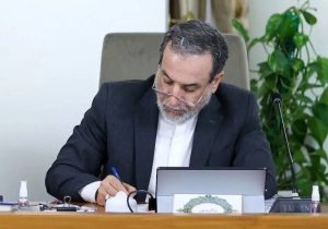 عراقچی: راهبرد دفاع همهجانبه و بهرهگیری از تمامی ظرفیتها از اولویتهای وزارتخارجه است