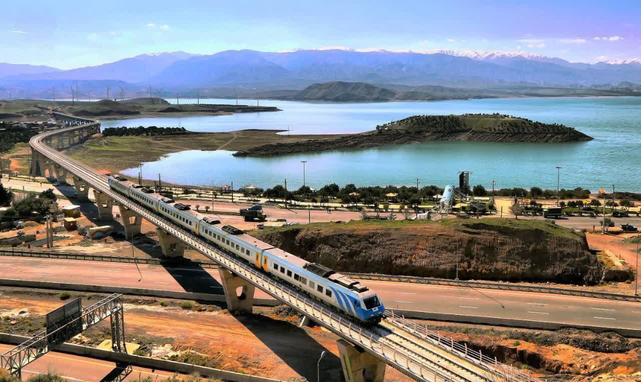 سوت نخستین قطار گردشگری گیلان به صدا در می‌آید