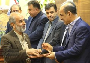 دولت از هر اقدامی که به نفع کشاورزی باشد مانند واردات ماشینآلات و تجهیزات پیشرفته حمایت میکند