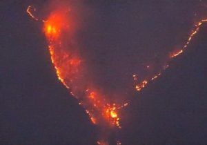 عملیات گسترده اطفای حریق در الیت چالوس با ۷ بالگرد و هواپیمای ایلوشین