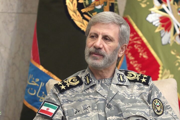 دستور فرمانده کل ارتش برای کمک به ستاد بحران دستور فرمانده کل ارتش برای کمک به ستاد بحران