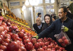 استاندار گیلان بر برنامهریزی برای تامین اقلام پر مصرف شب چلّه تاکید کرد