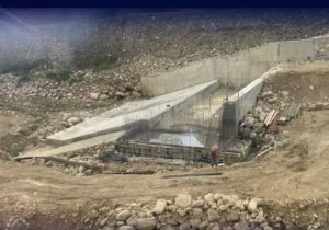 تداوم عملیات عمرانی تثبیت پل هردوآبرود در عباسآباد