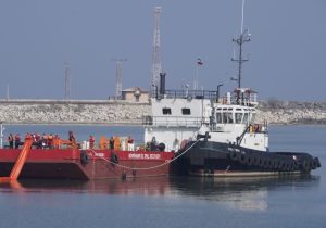 مانور اطفاء حریق دریایی و مقابله با آلودگی زیست‌محیطی در بندر نوشهر برگزار شد