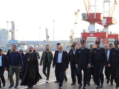 همایش پیاده‌روی در بندر نوشهر به مناسبت هفته بسیج برگزار شد