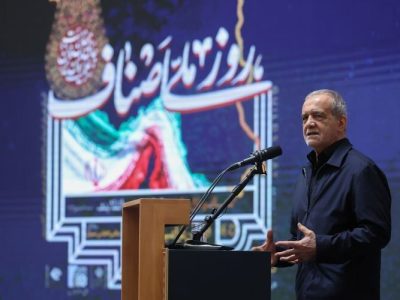 سخنی که موجب تفرقه شود، آب ریختن به آسیاب دشمن است/ مذاکرات با عزت و اقتدار پیگیری می‌شود